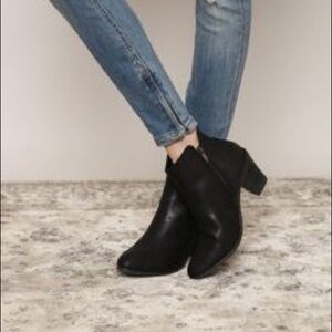 Elegant Black Ankle Boots